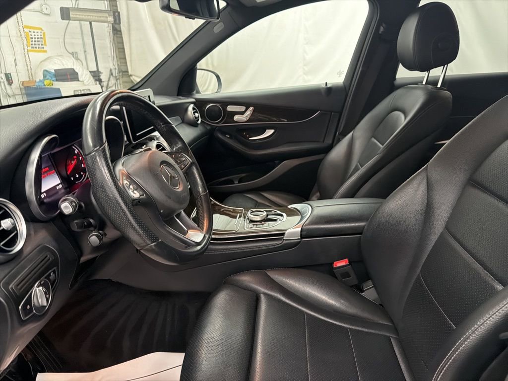 Used 2019 Mercedes-Benz GLC 300 4MATIC image 14