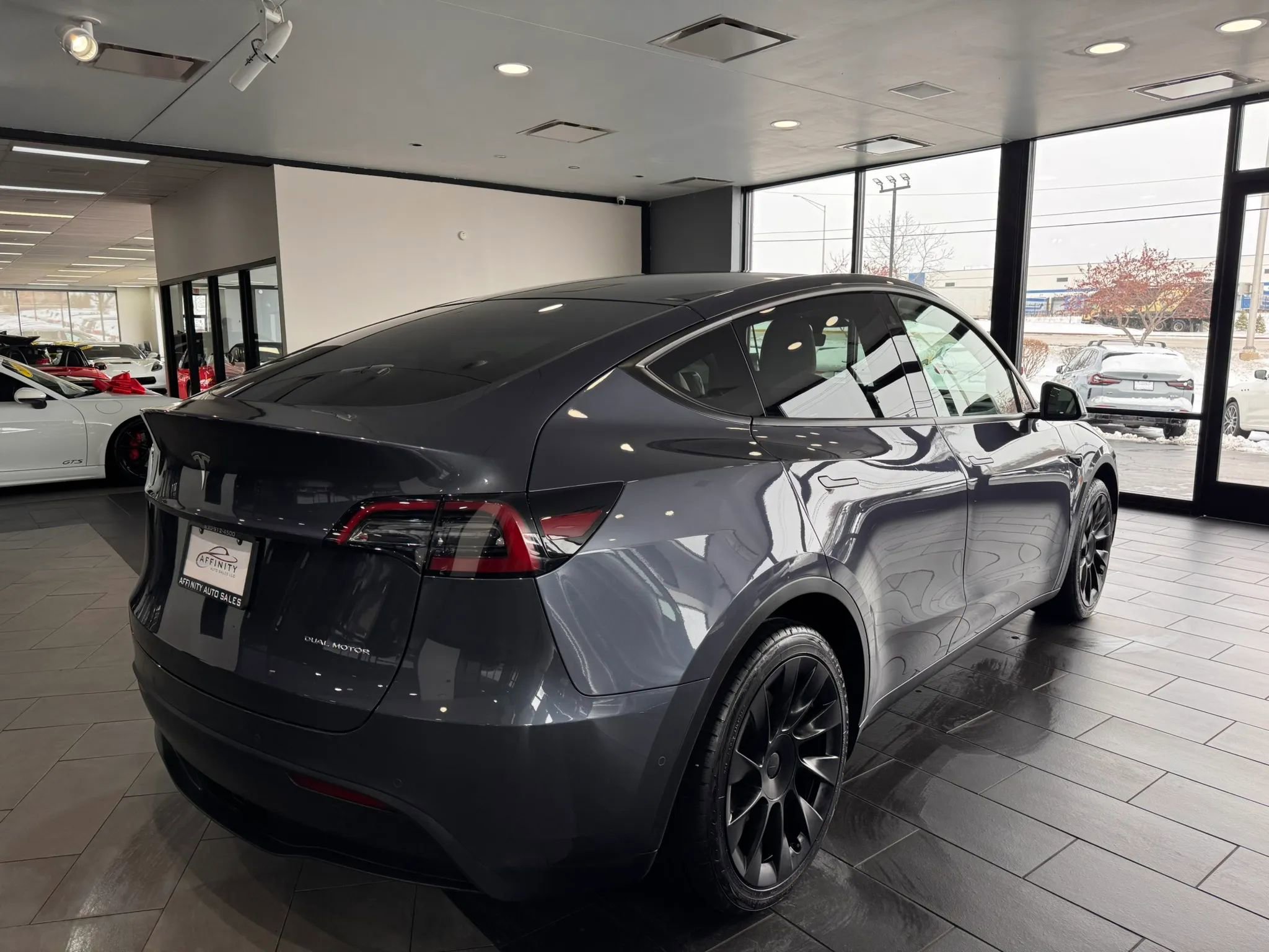 Used 2022 Tesla Model Y Long Range image 4