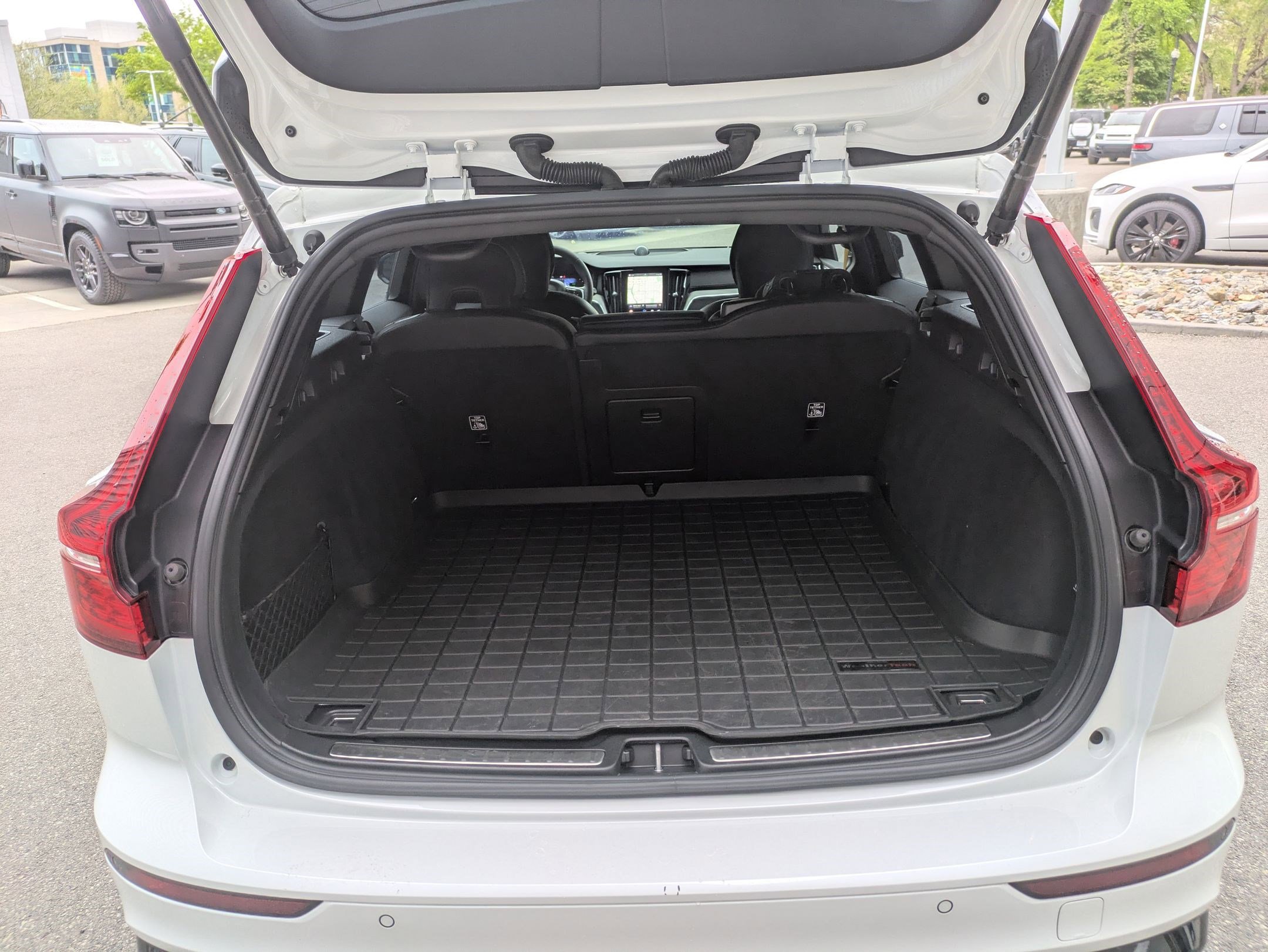 Used 2025 Volvo V60 T8 Polestar image 27
