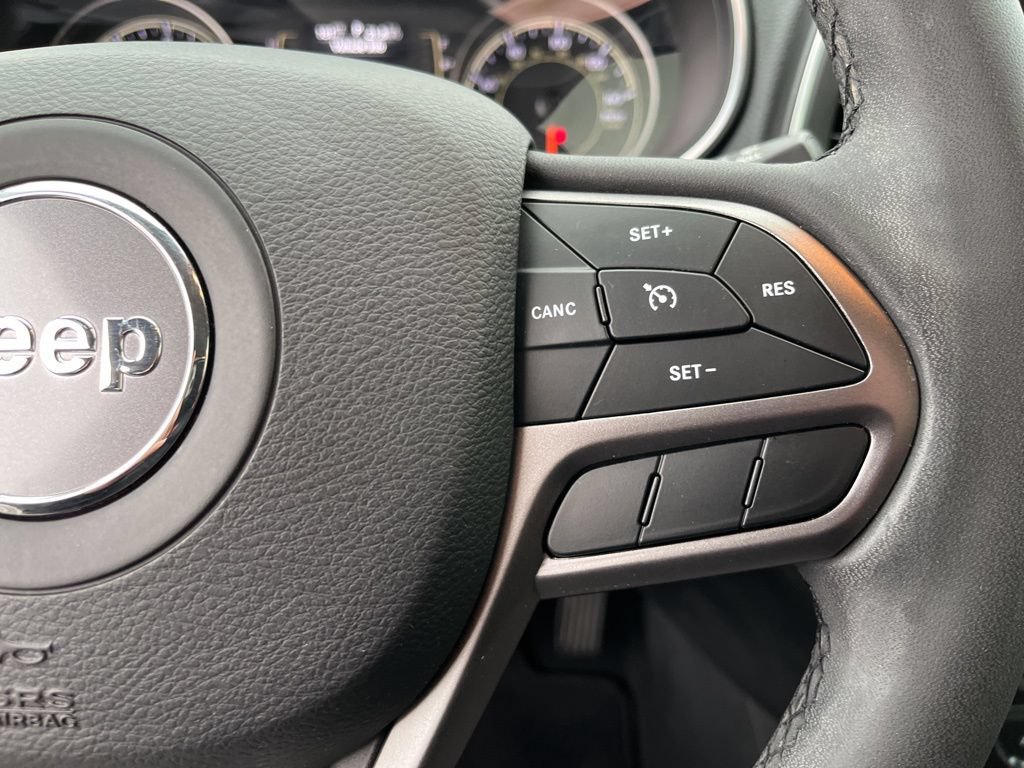 Used 2020 Jeep Cherokee Latitude Plus FWD image 23