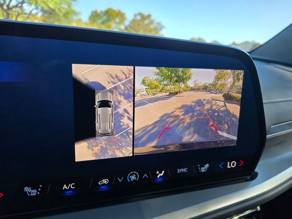 New 2025 Chevrolet Traverse LT w/ Enhanced Driving Package image 15