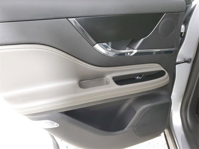 Used 2024 Lincoln Corsair FWD image 9