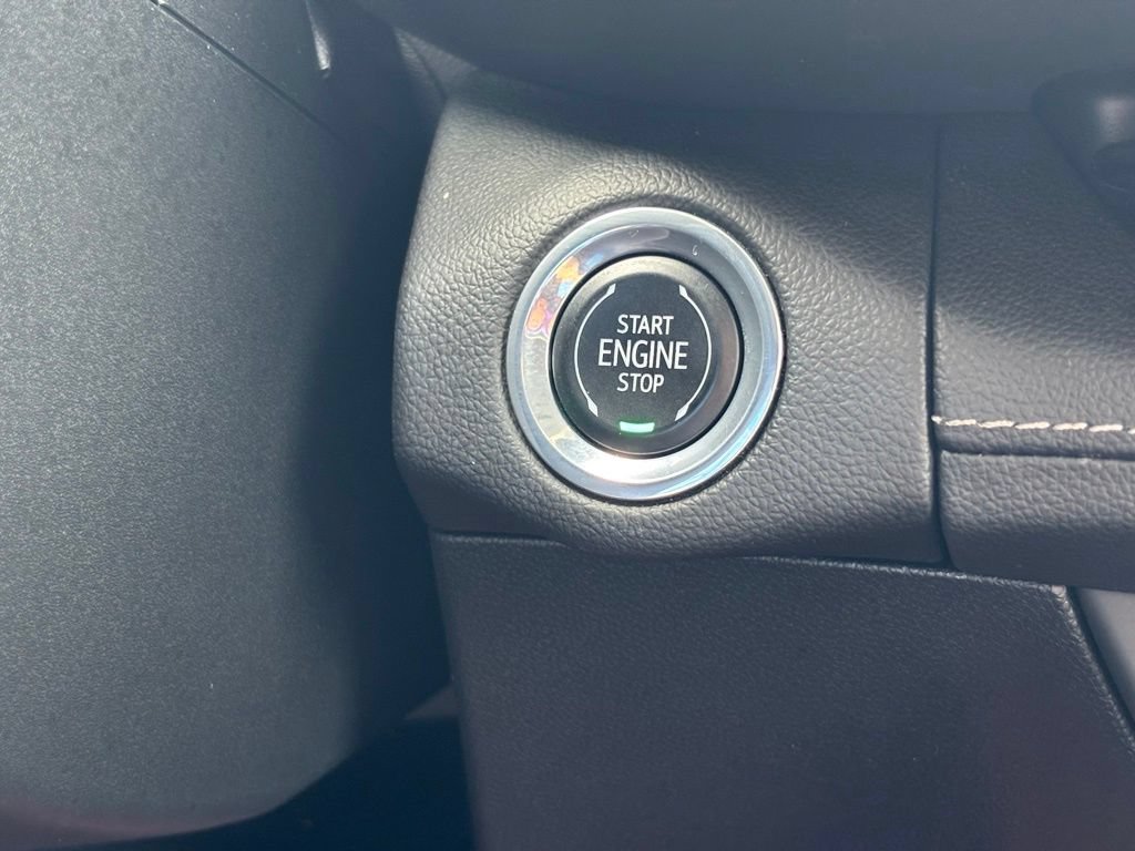 Used 2023 Buick Envision Essence FWD image 31