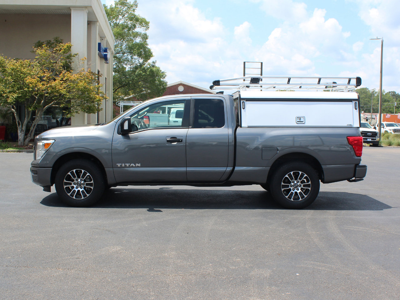 Used 2023 Nissan Titan SV w/ SV Utility Package image 9