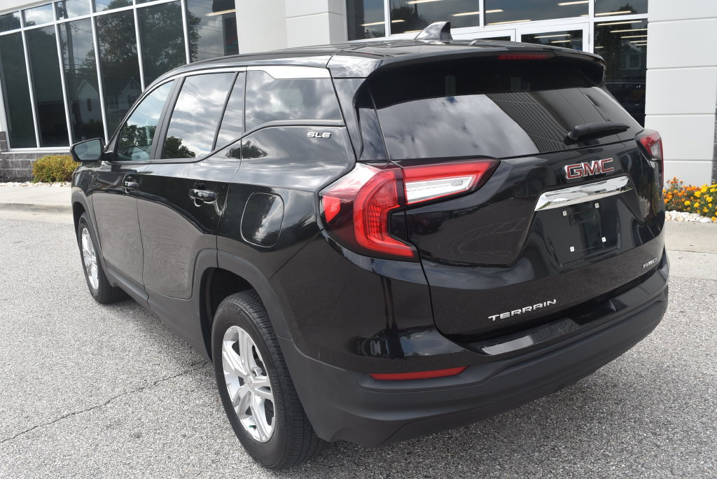 Used 2024 GMC Terrain SLE AWD/4WD image 5