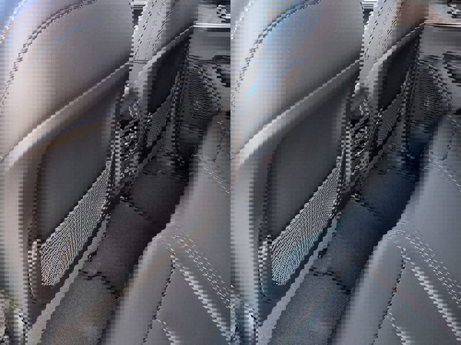 New 2025 Jeep Grand Cherokee Limited w/ Black Appearance Package image 16