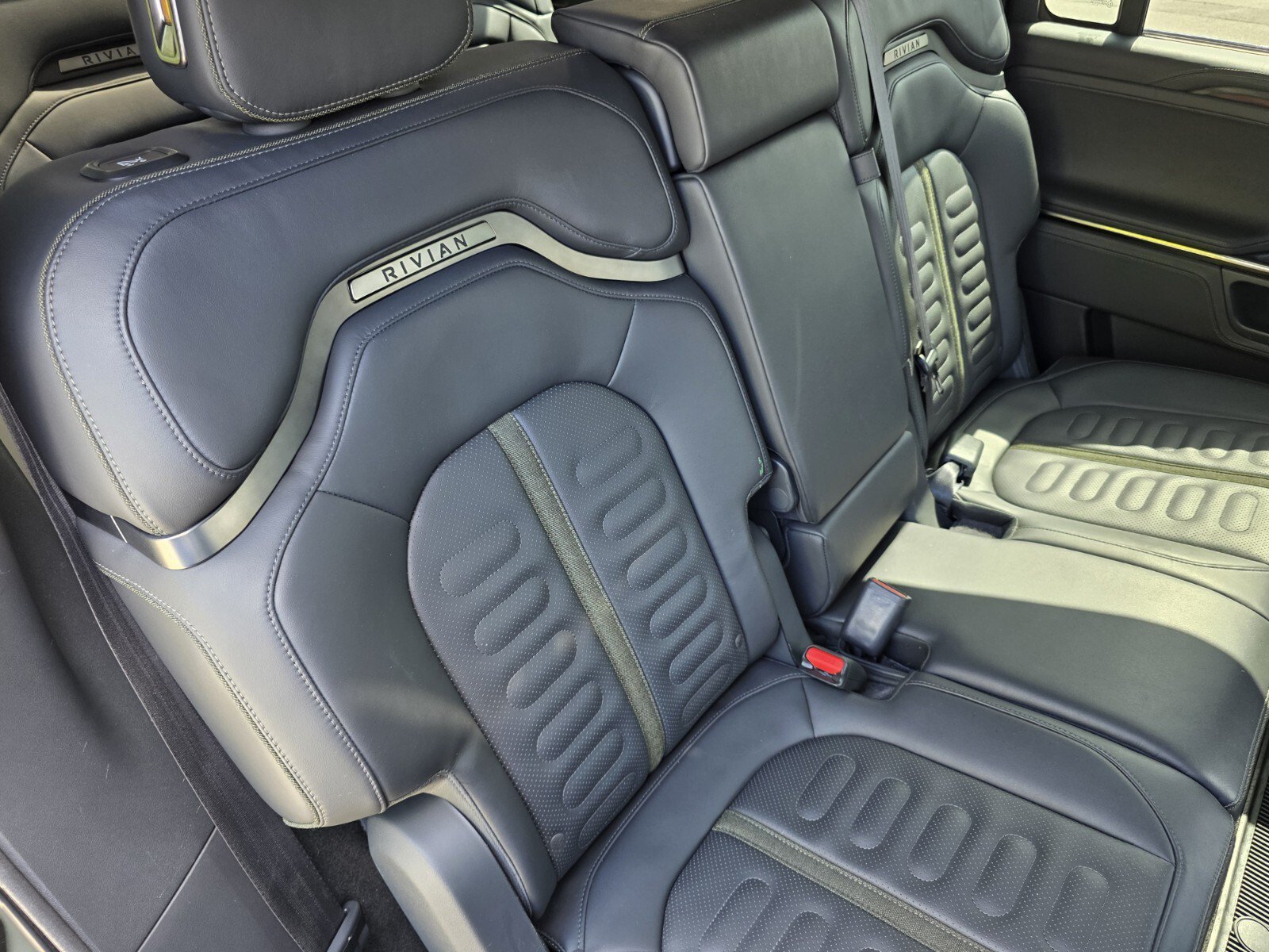 Used 2022 Rivian R1S Launch Edition AWD/4WD image 27