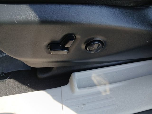Used 2023 Chrysler Pacifica Touring-L FWD image 13