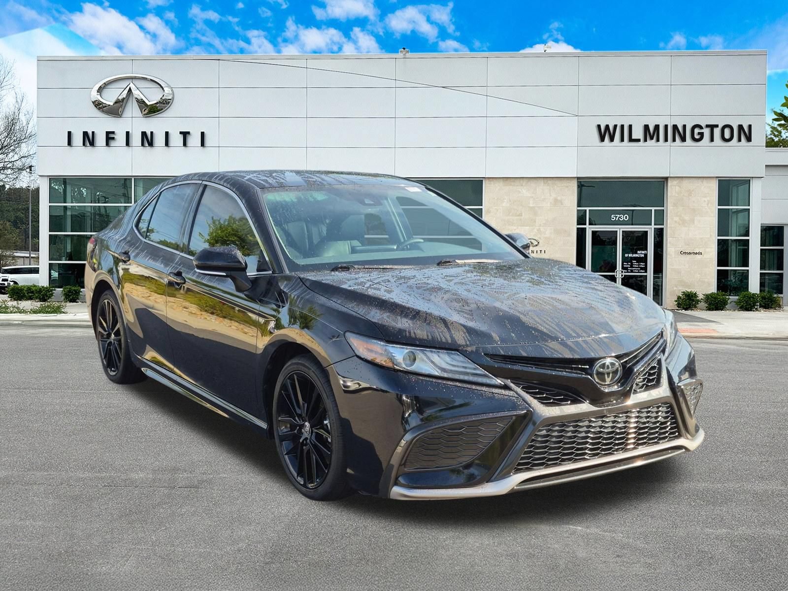 Used 2022 Toyota Camry XSE FWD image 1