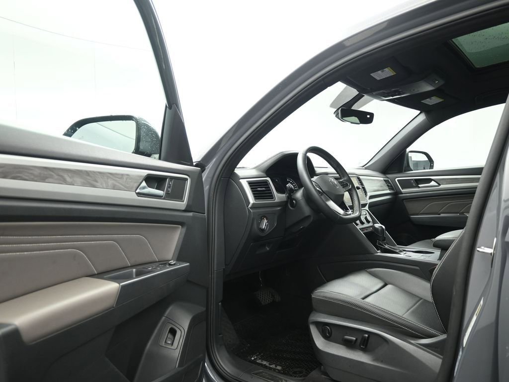 Used 2021 Volkswagen Atlas Cross Sport SE w/ Panoramic Sunroof Package image 9