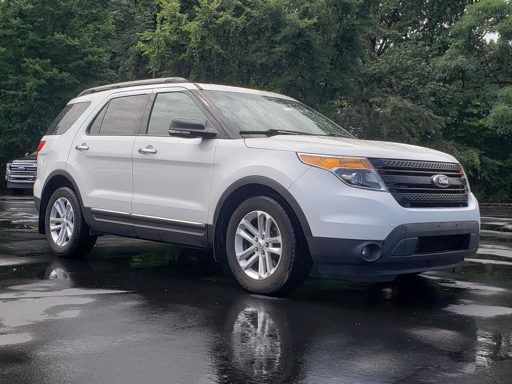 Used 2014 Ford Explorer XLT w/ Equipment Group 202A FWD image 3