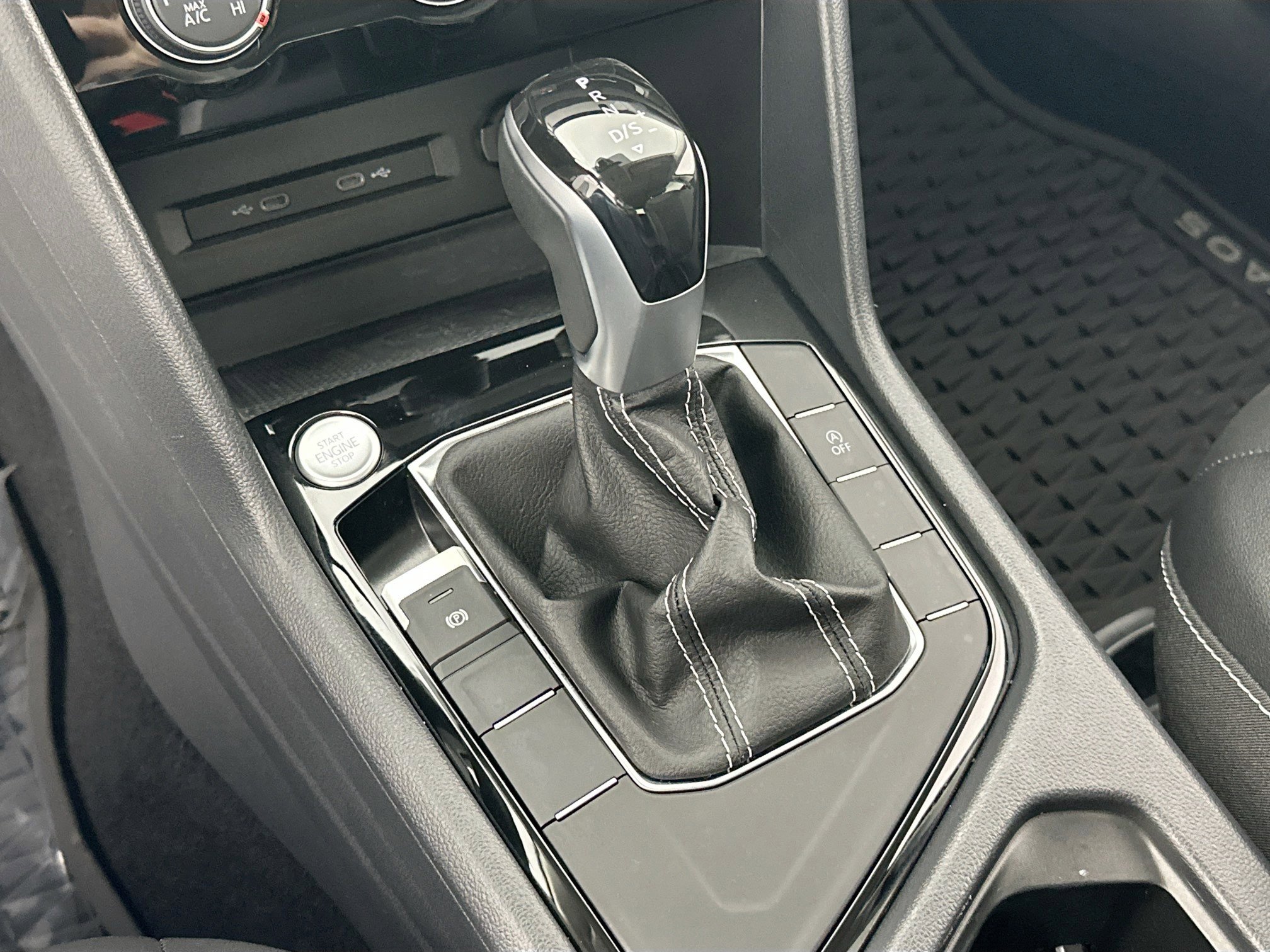 Used 2023 Volkswagen Taos SE image 16