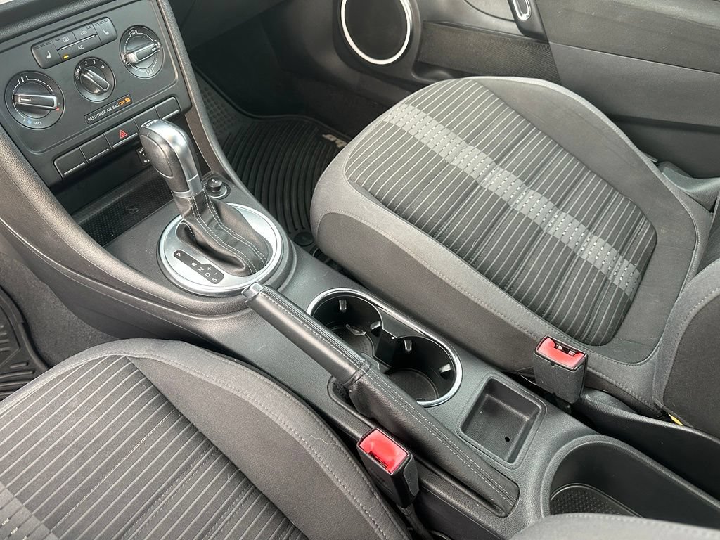 Used 2012 Volkswagen Beetle Launch Edition FWD image 18