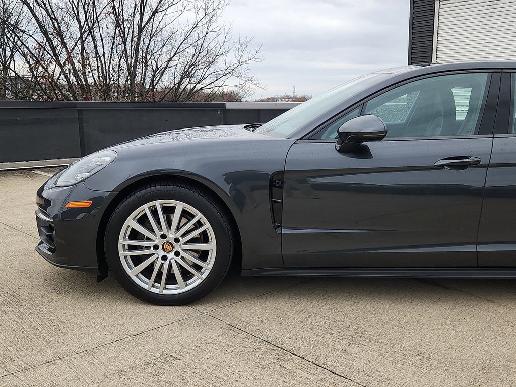 Used 2022 Porsche Panamera image 6