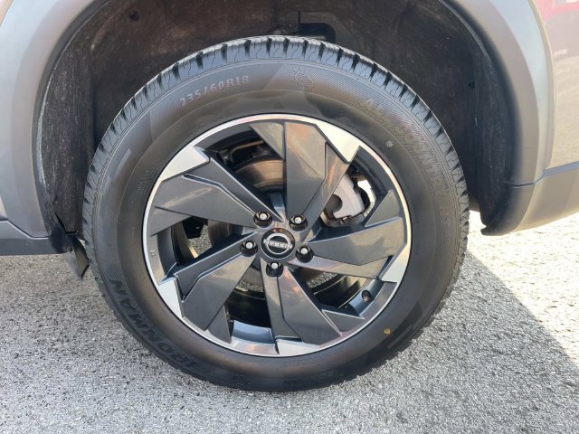 Used 2025 Nissan Rogue SV AWD/4WD image 11
