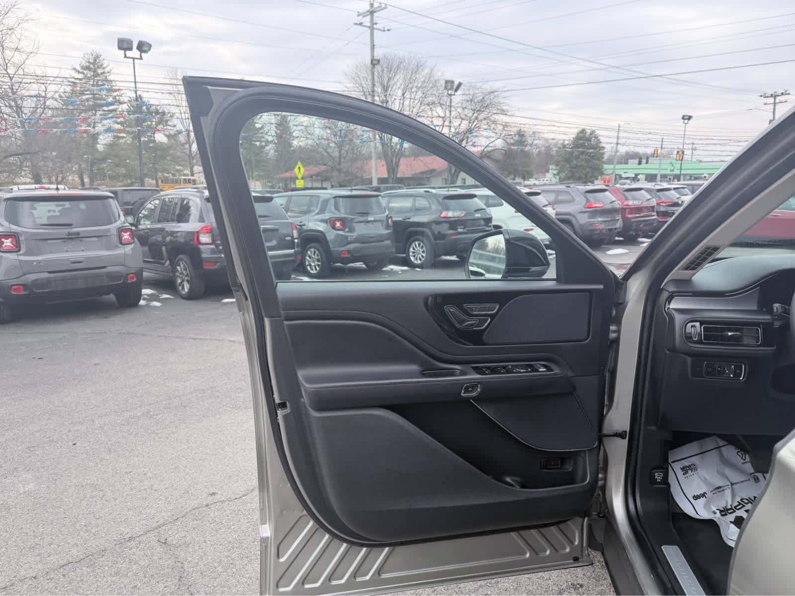 Used 2023 Lincoln Aviator AWD image 17