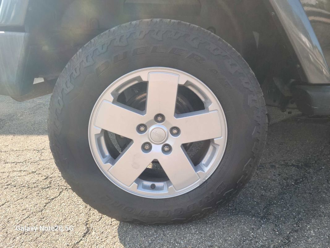 Used 2007 Jeep Wrangler Sahara AWD/4WD image 8