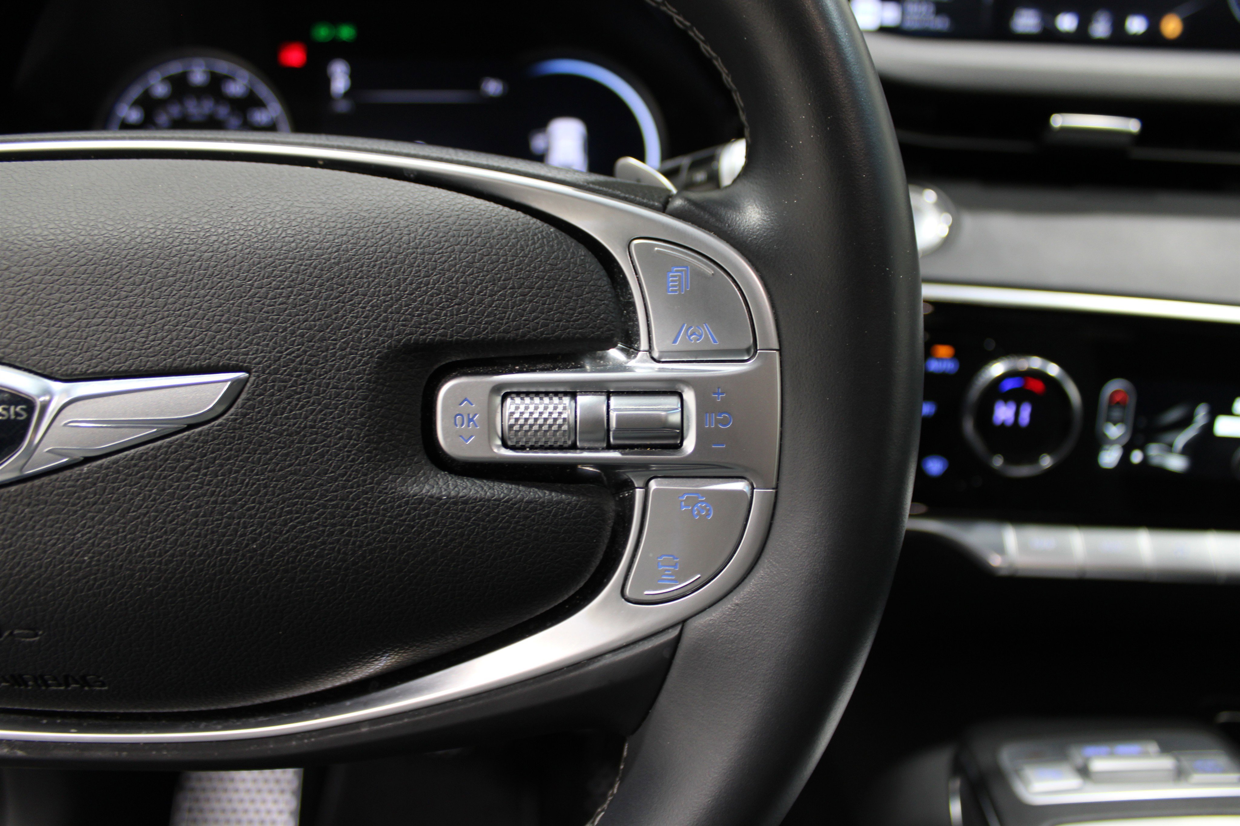 Used 2024 Genesis GV70 2.5T w/ Select Package image 12