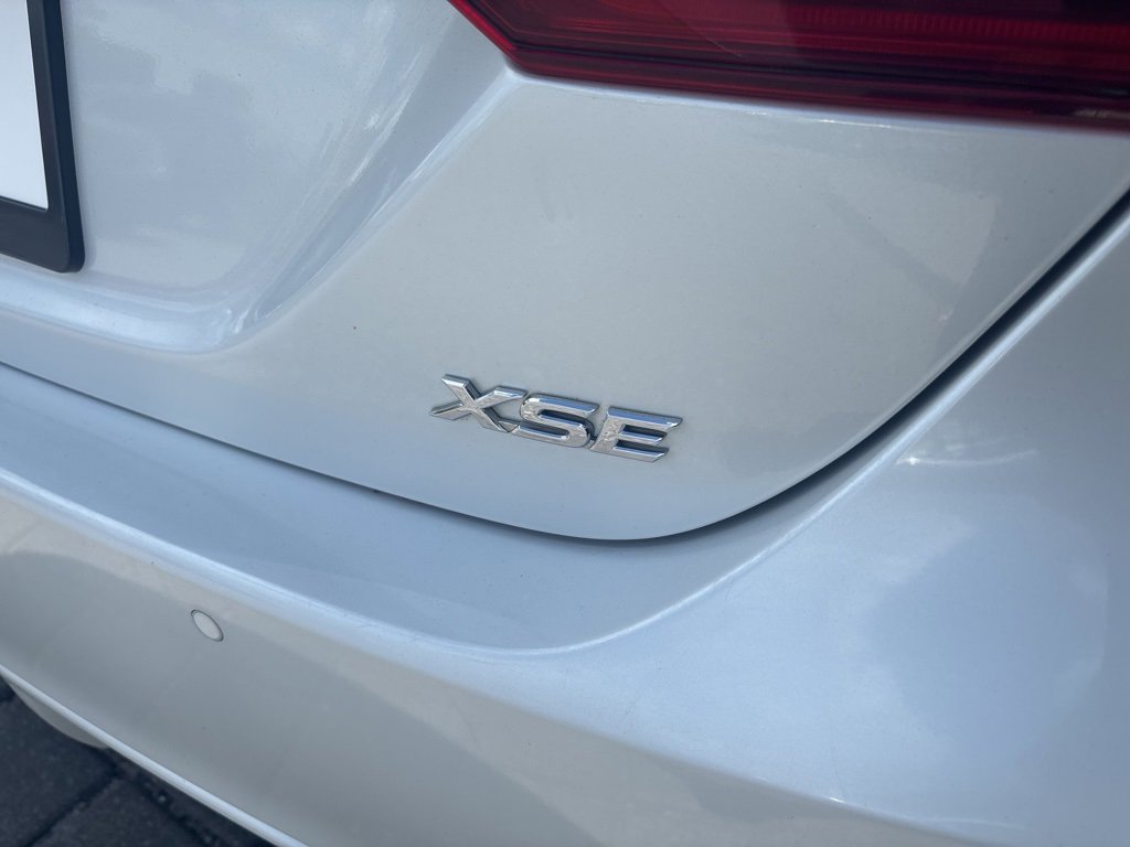 Used 2018 Toyota Camry XSE image 10