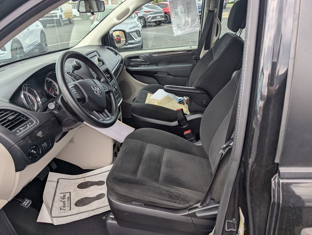 Used 2016 Dodge Grand Caravan American Value Package image 12