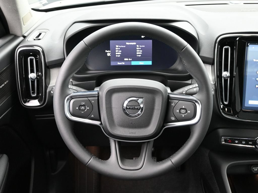 Used 2025 Volvo XC40 B5 Plus w/ Climate Package AWD/4WD image 16