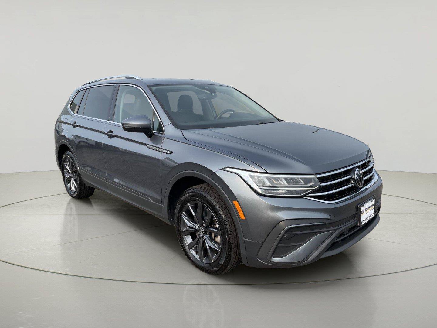 Used 2023 Volkswagen Tiguan SE w/ Panoramic Sunroof Package