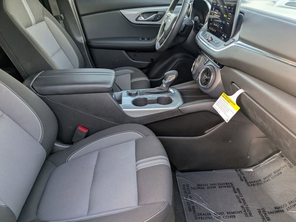 Used 2025 Chevrolet Blazer LT FWD image 29