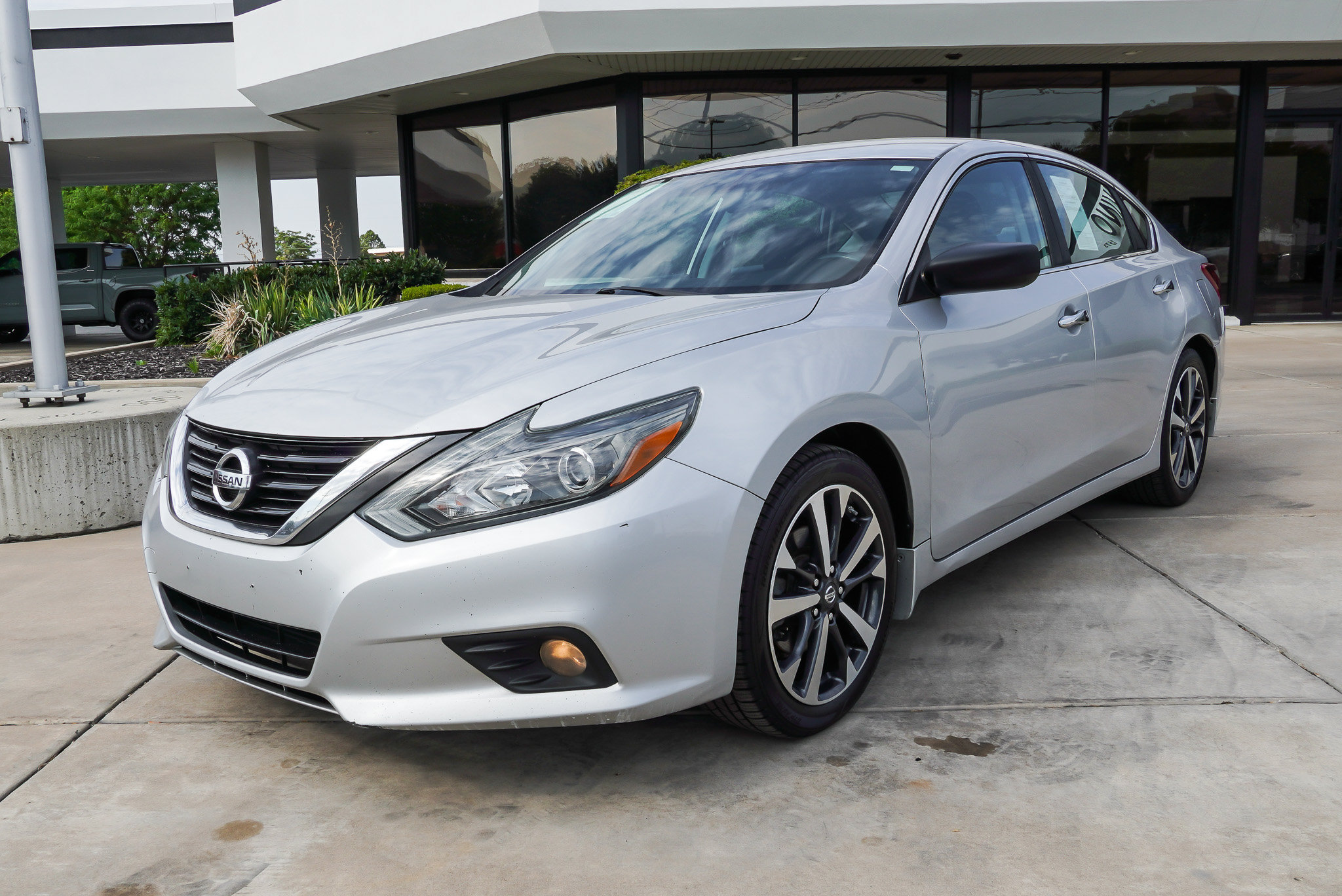 Used 2016 Nissan Altima 2.5 SR FWD image 4