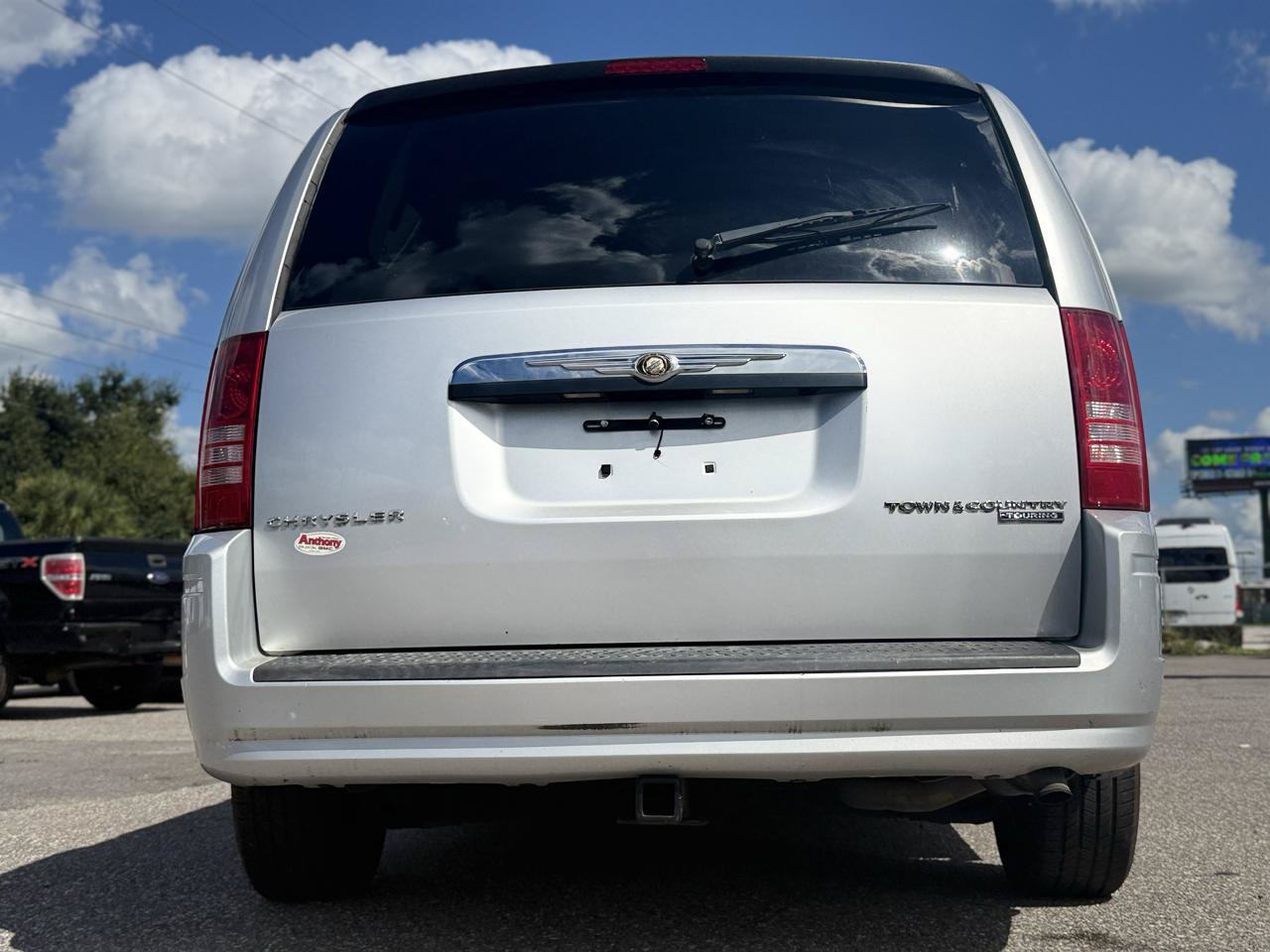 Used 2010 Chrysler Town & Country Touring FWD image 35