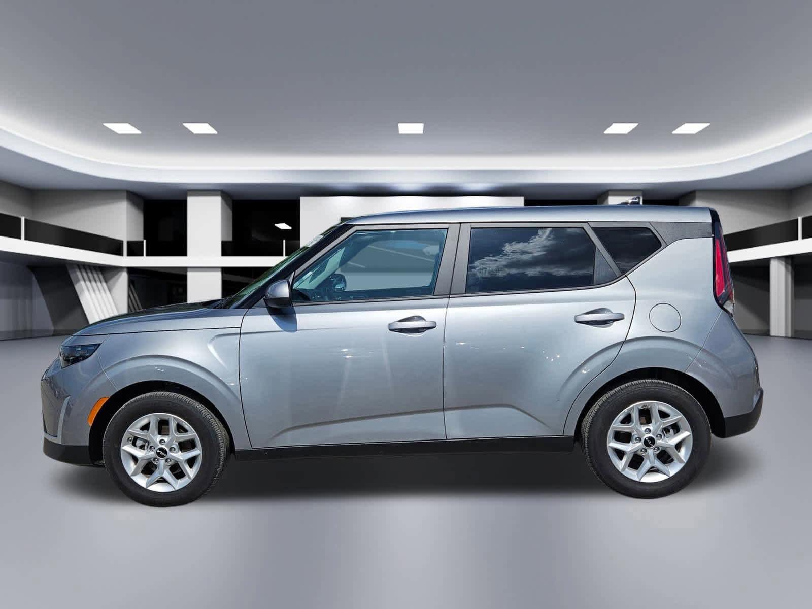 Certified 2025 Kia Soul LX FWD image 2