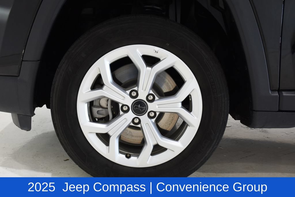 Used 2025 Jeep Compass Latitude w/ Sun & Sound Group AWD/4WD image 6