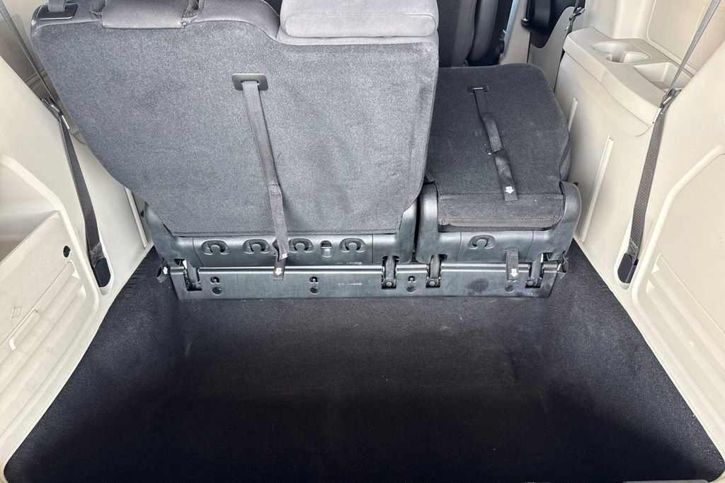 Used 2018 Dodge Grand Caravan SE w/ UConnect Hands-Free Group image 21