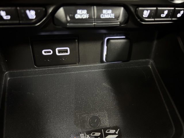 Used 2023 GMC Yukon XL SLT w/ SLT Luxury Package image 31