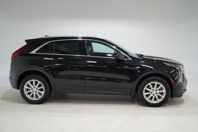 Used 2023 Cadillac XT4 Luxury w/ Cold Weather Package image 9