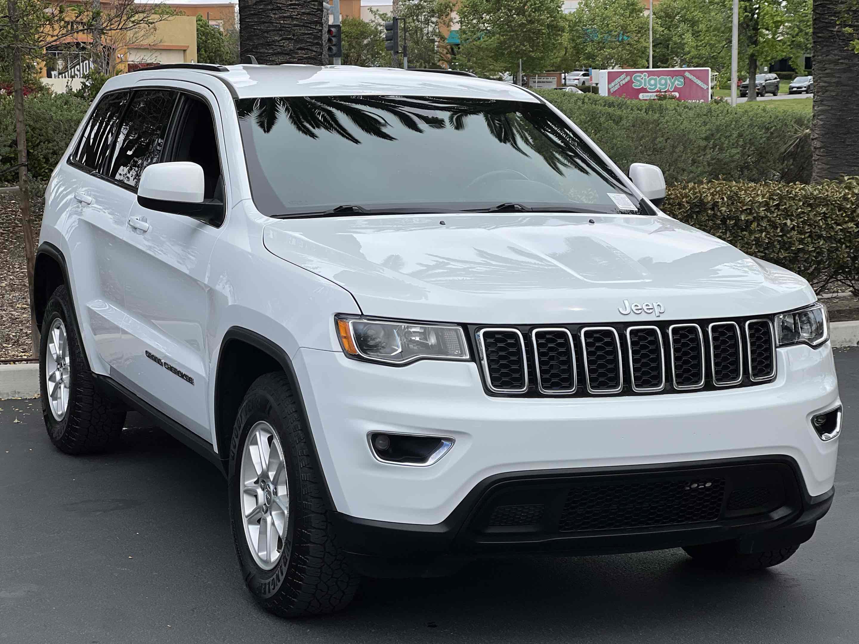 Used 2020 Jeep Grand Cherokee Laredo image 76