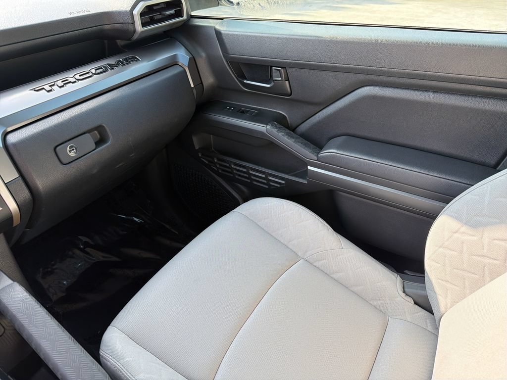 Used 2025 Toyota Tacoma SR5 w/ SR5 Upgrade Package AWD/4WD image 30