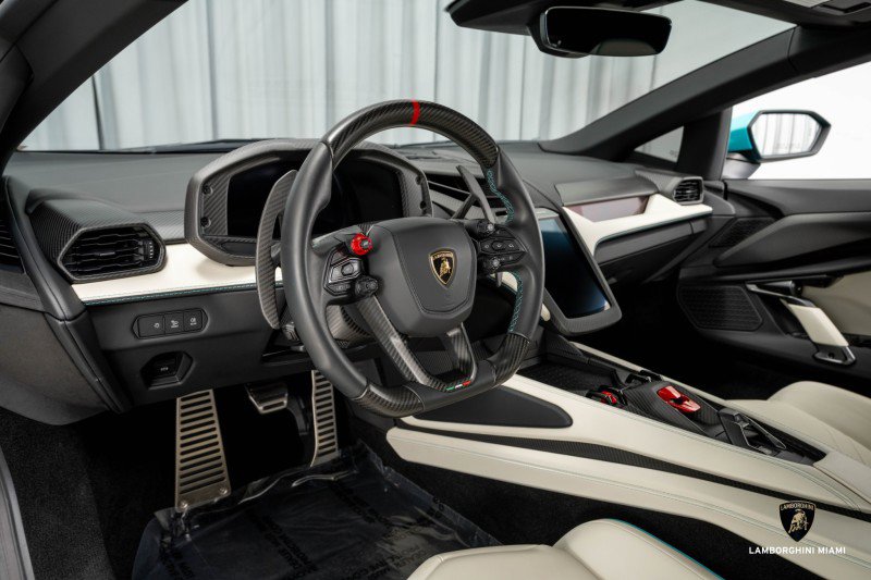 Used 2025 Lamborghini Revuelto image 45