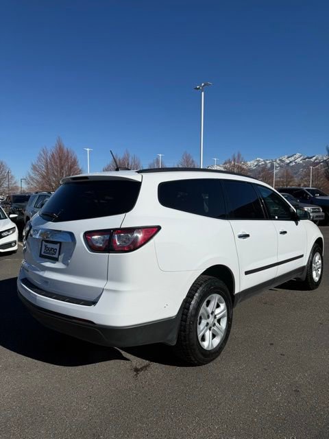 Used 2017 Chevrolet Traverse LS FWD image 2