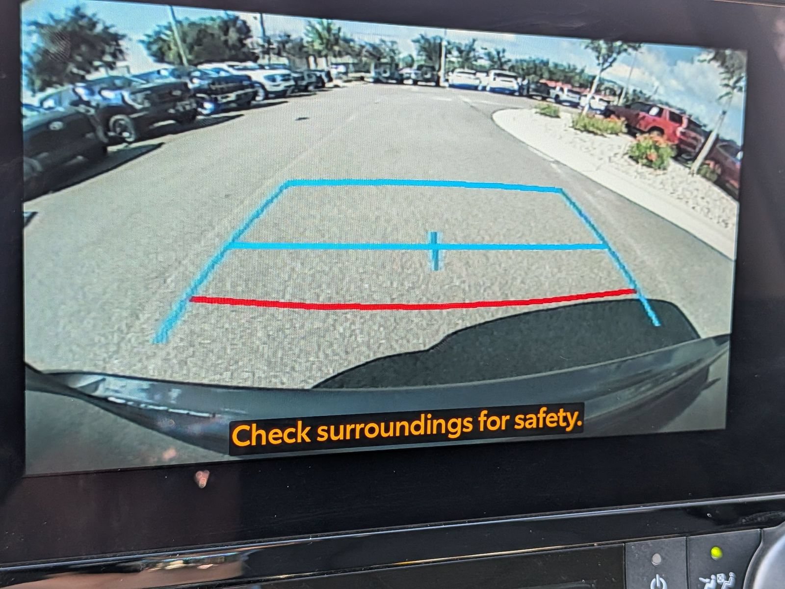 Used 2024 Toyota Highlander LE FWD image 23