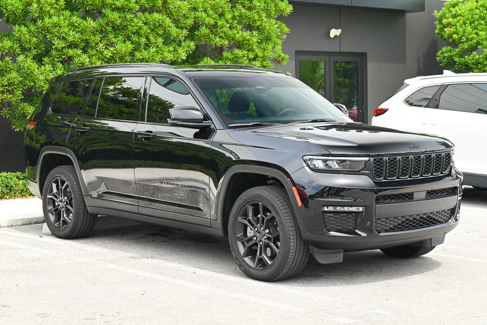 Used 2025 Jeep Grand Cherokee L Limited AWD/4WD image 3