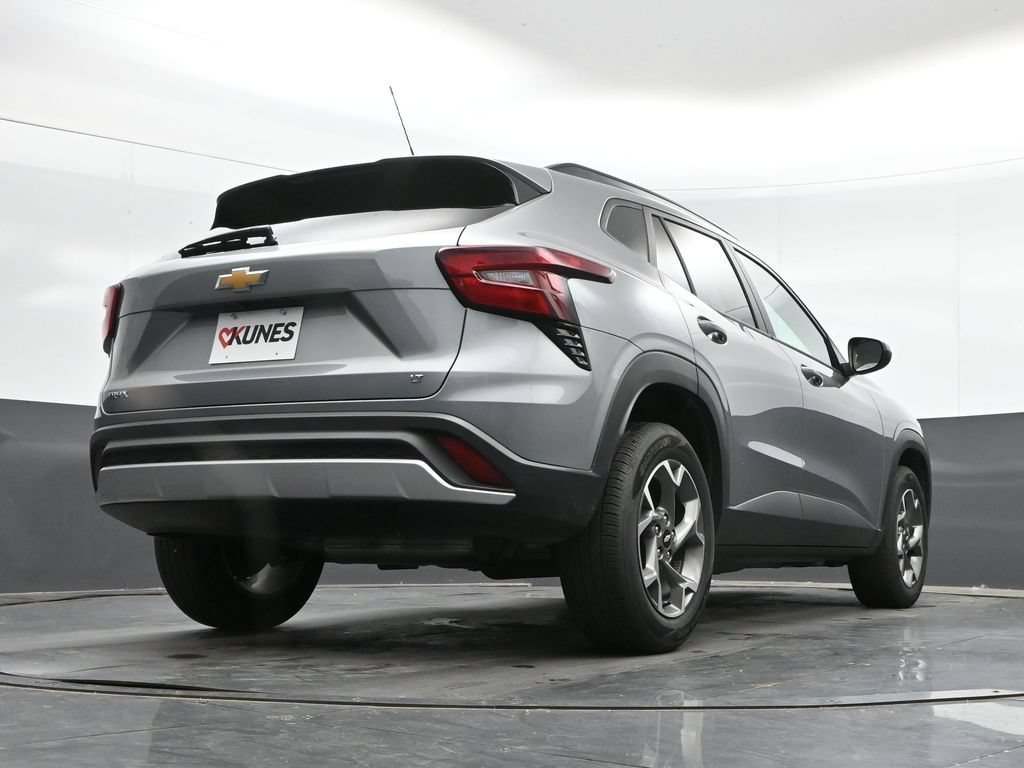 Used 2025 Chevrolet Trax LT w/ LT Convenience Package FWD image 37