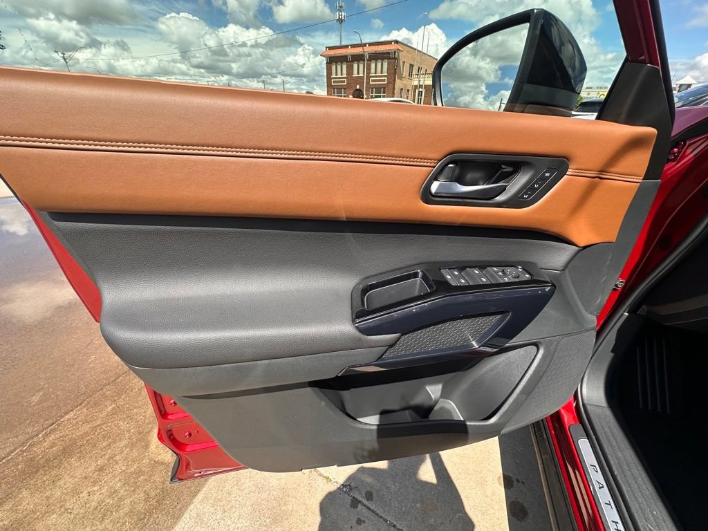 New 2026 Nissan Pathfinder Platinum AWD/4WD image 13