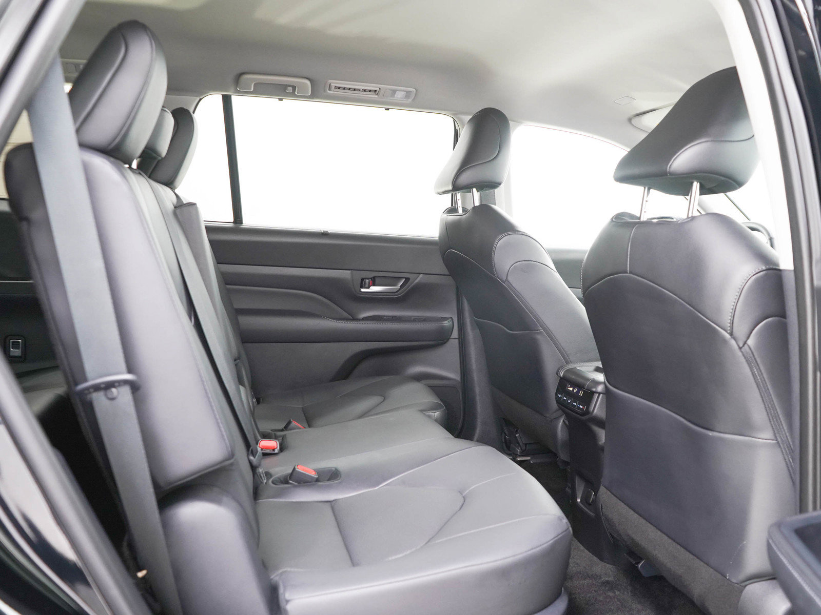 Used 2025 Toyota Grand Highlander AWD image 14