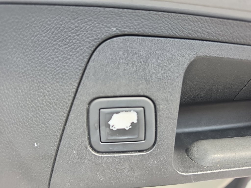 Used 2020 Buick Envision Essence w/ LPO, Cargo Package FWD image 12