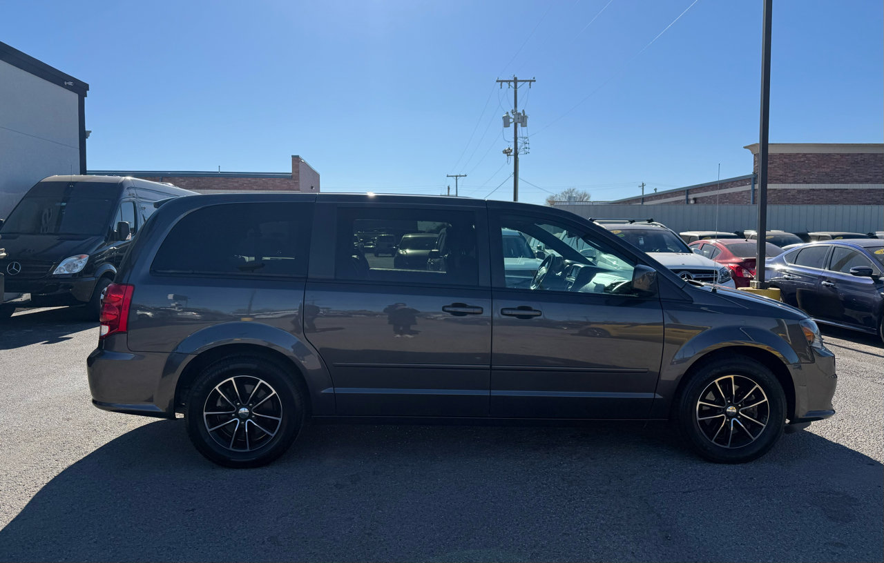 Used 2017 Dodge Grand Caravan GT image 6
