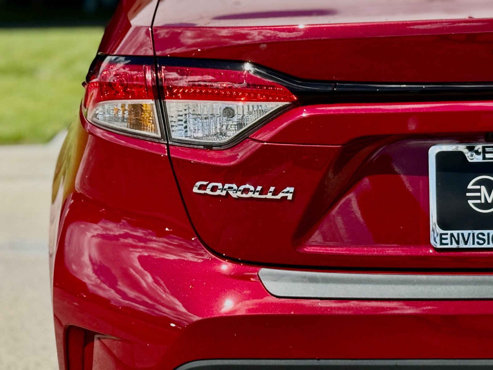 Used 2025 Toyota Corolla LE w/ LE Premium Package FWD image 11