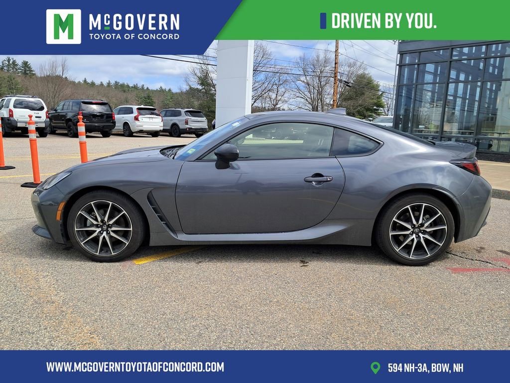 Used 2024 Toyota GR86 RWD image 2