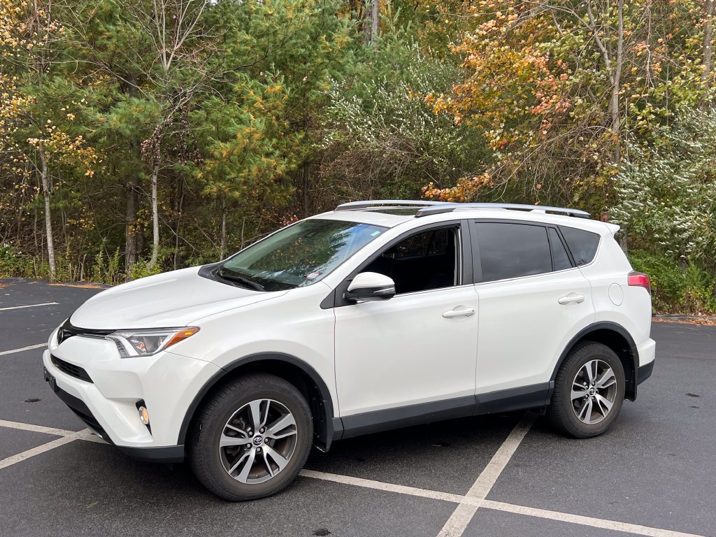 Used 2018 Toyota RAV4 XLE AWD/4WD image 31