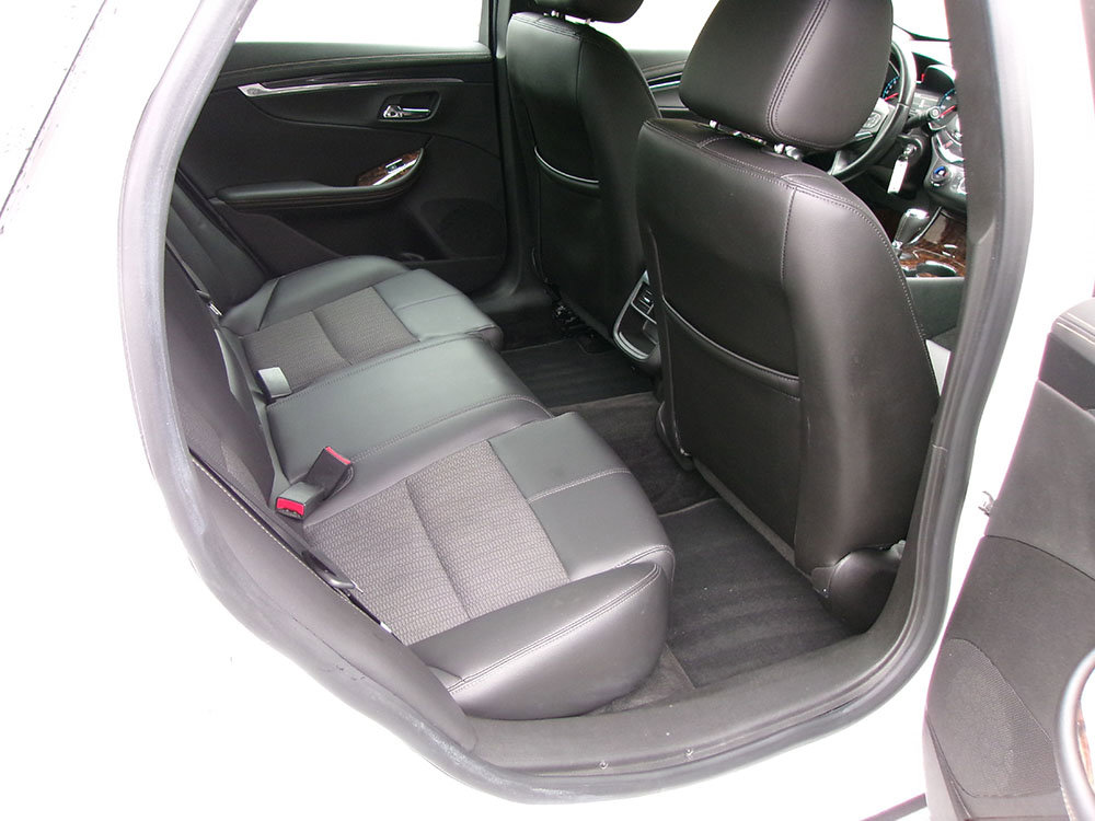 Used 2015 Chevrolet Impala LT w/ Convenience Package image 10