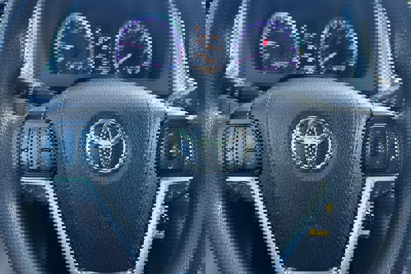 Used 2019 Toyota Highlander LE w/ Carpet Mat Package (TMS) image 25